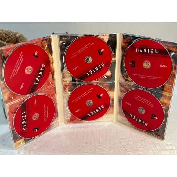 Daniel Lives of Integrity Words of Prophecy Beth Moore DVDE bible study - Picture 2 of 3